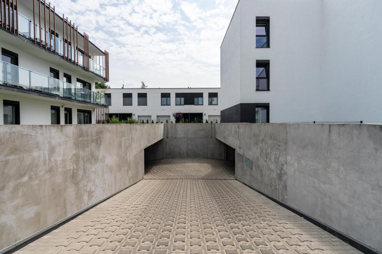 Modern Apartment With Balcony & Free Garage Poznan By Noclegi Renters Exterior photo